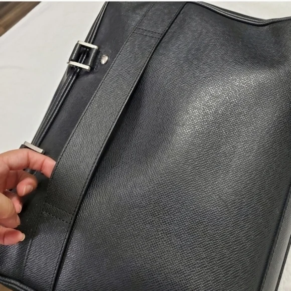 Authentic LOUIS VUITTON Taiga Leather Igor Briefcase - Ardoise Black - Picture 5 of 14